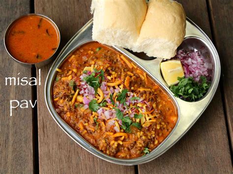  Misal Pav - Ein würziges und erfrischendes Frühstückserlebnis aus Hyderabad!