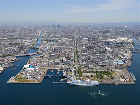 名古屋港区 天気 - 空の下で語る港町の物語