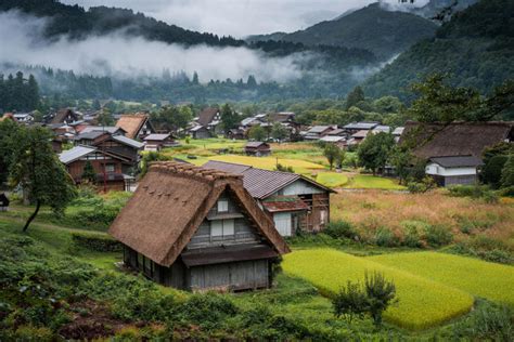 富山 アウトレット - ショッピングと文化の交差点